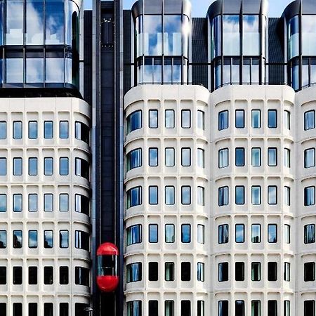 Hotel The Standard Londra Esterno foto The Lloyd's building, London