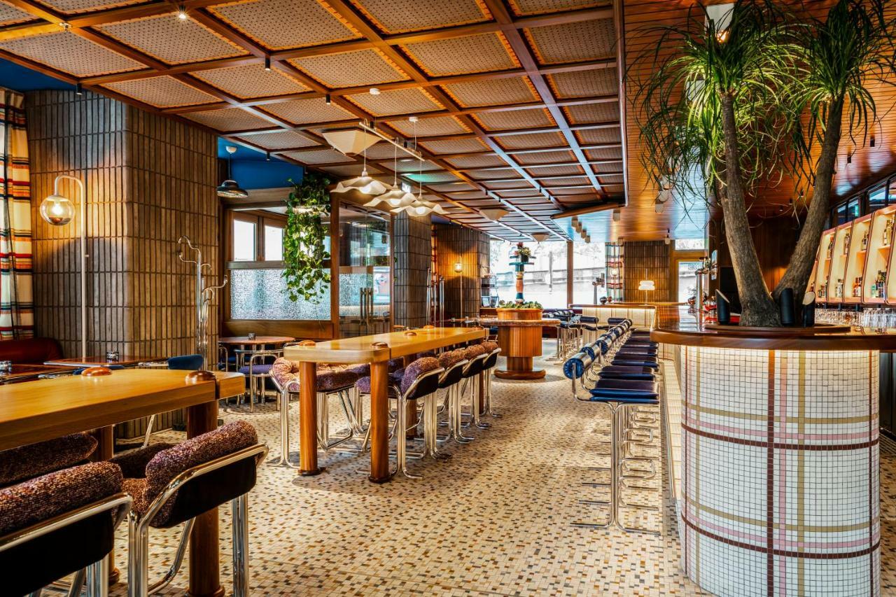 Hotel The Standard Londra Esterno foto Interior of a restaurant in the hotel