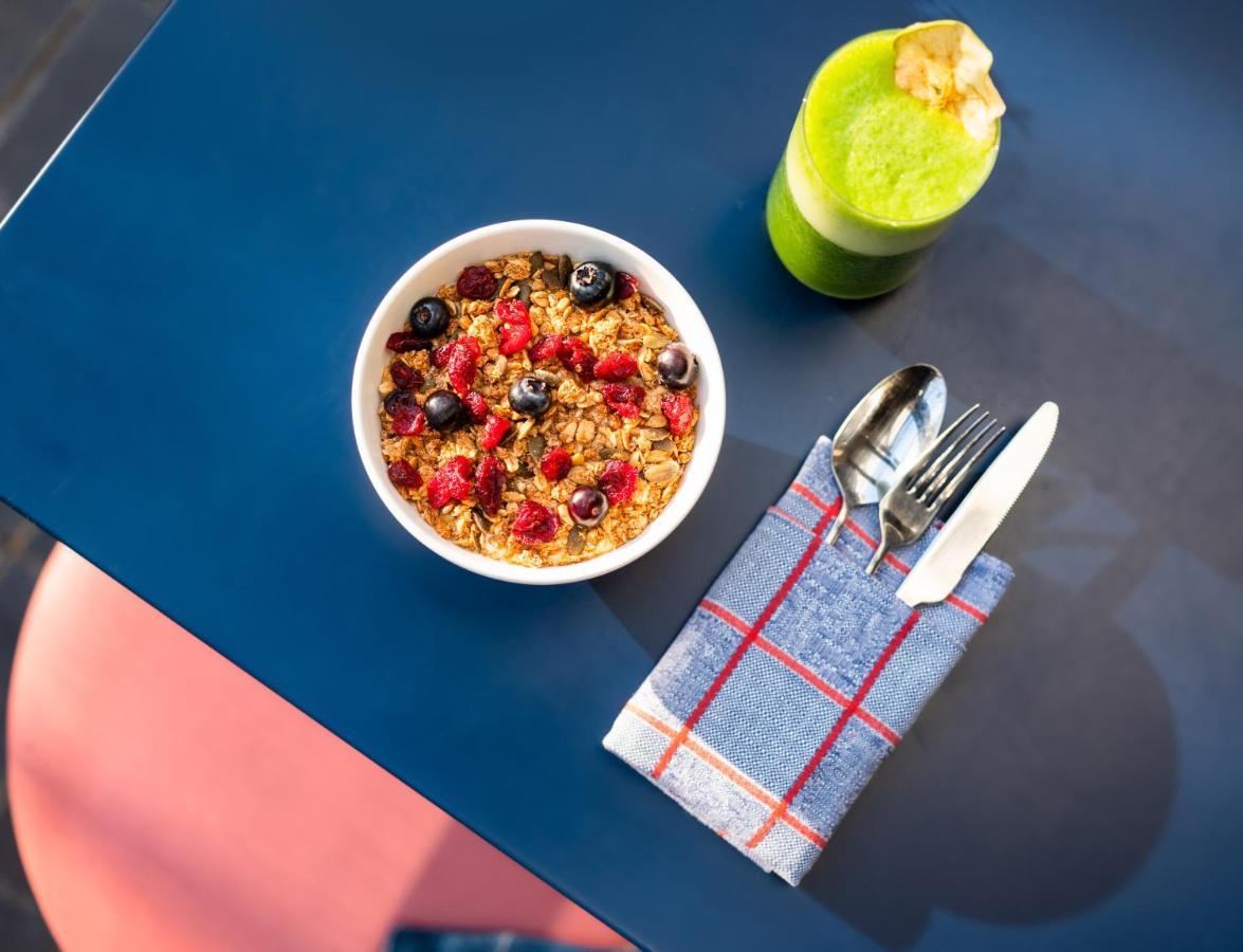 Hotel The Standard Londra Esterno foto Quinoa breakfast cereal